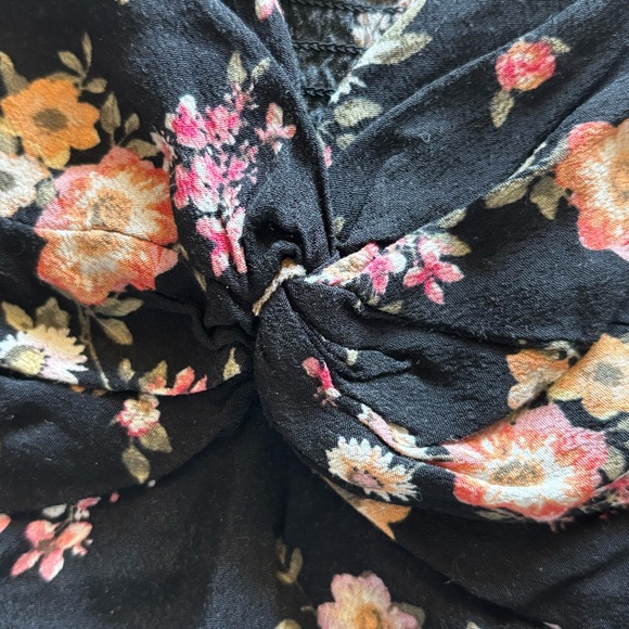 *Y2K Black Floral Twist Front Cropped Cami w/ Dainty Straps Romantic Cottagecore - Picture 5 of 8